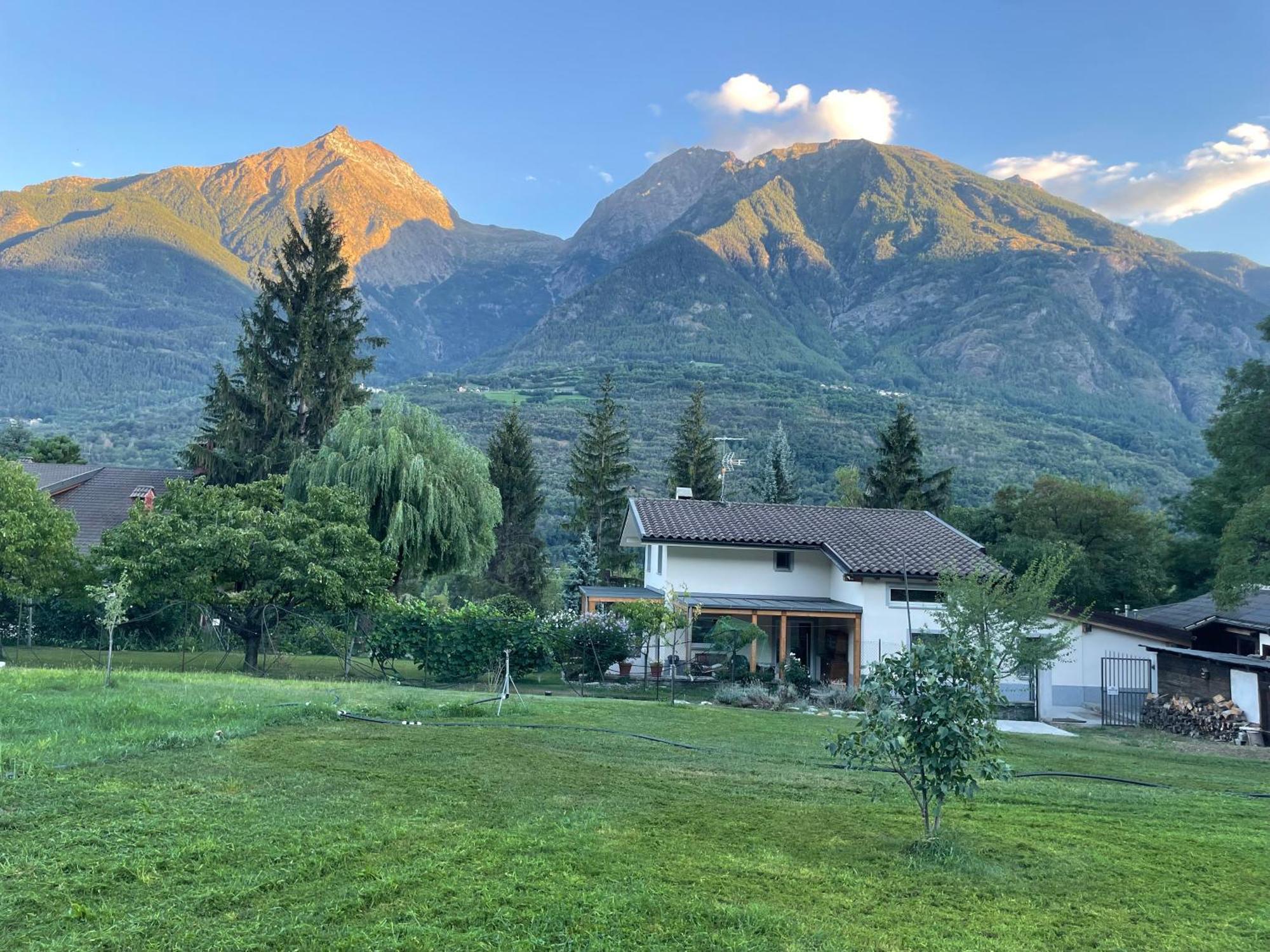 La Casina Di Oscar Ad Ao V Combe Vda Quart 0014 E 00I6 Daire Dış mekan fotoğraf
